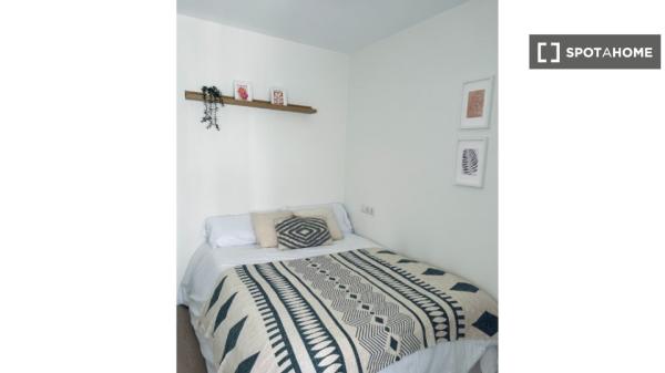 Chambre à louer dans un appartement de 4 chambres à Malaga