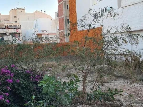 Terreno en calle de Pedro Lorca