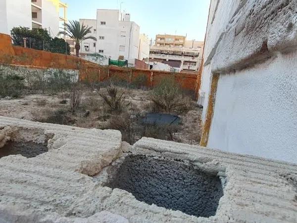 Terreno en calle de Pedro Lorca