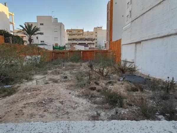 Terreno en calle de Pedro Lorca