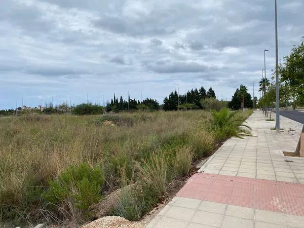 Terreno en avenida Mediterraneo