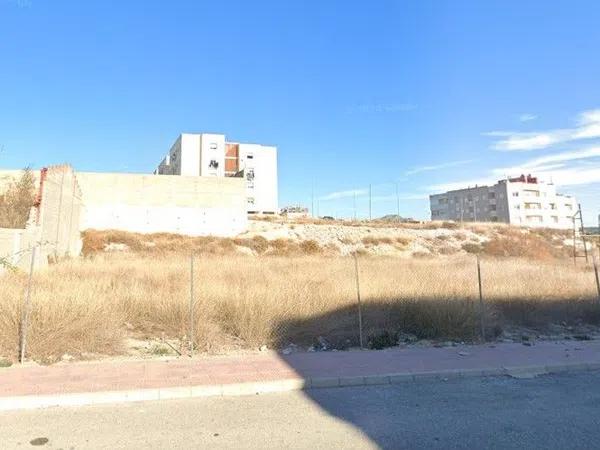 Terreno en avenida de Alicante