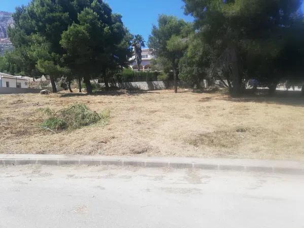 Terreno en calle Viella, 6