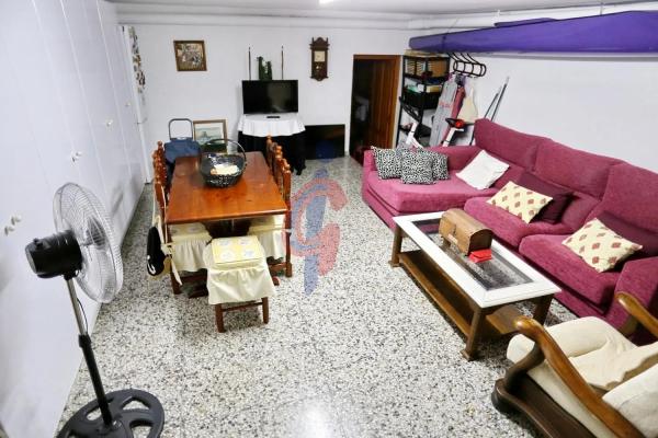 Chalet adosado en calle les Vinyes, 131