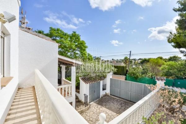 Casa independiente en avenida Garcías