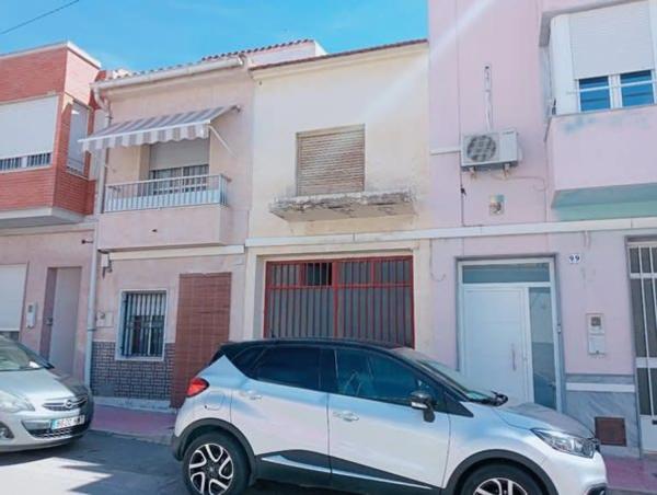 Chalet pareado en avenida de Alicante