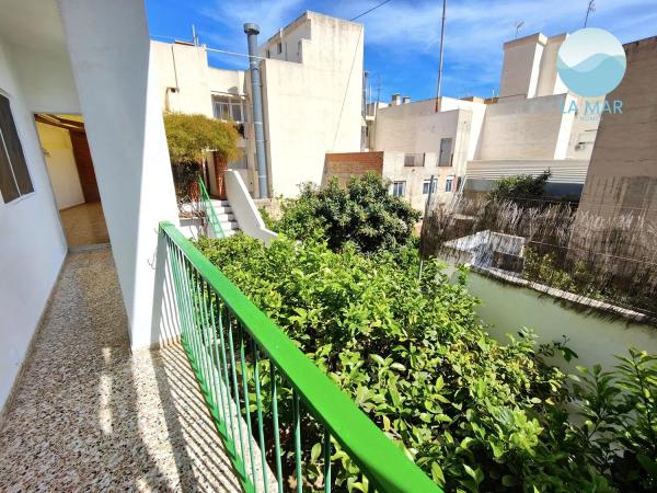 Casa independiente en calle Reyes Católicos