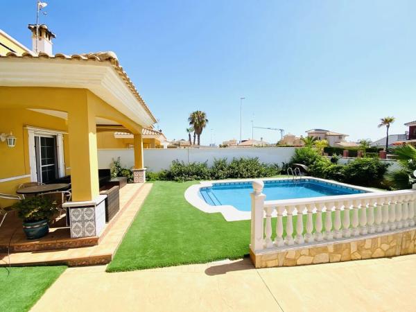 Chalet en Barrio La Zenia