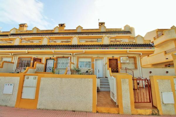 Chalet adosado en calle del Lobo, 1