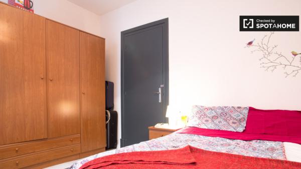 Ensolarado quarto em apartamento de 4 quartos, Bilbao la Vieja, Bilbao