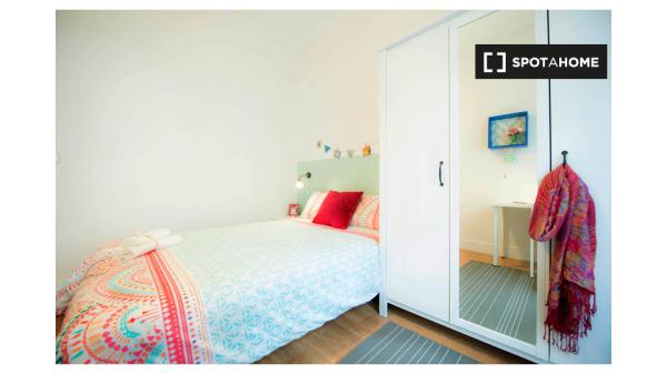 Helles Zimmer in 5-Schlafzimmer-Wohnung in Indautxu, Bilbao