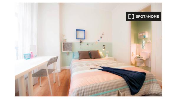 Quarto luminoso em apartamento de 5 quartos em Indautxu, Bilbao