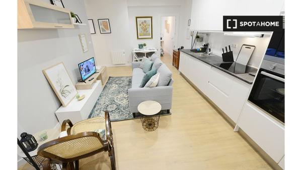 Room for rent in 3-bedroom apartment in Bilbao