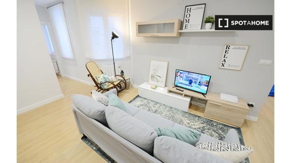 Room for rent in 3-bedroom apartment in Bilbao