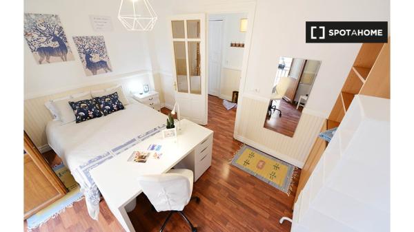 Room for rent in 3-bedroom apartment in Santutxu, Bilbao