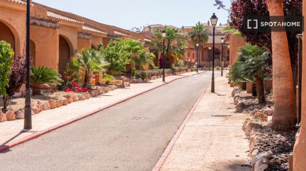 Bungalow de 1 dormitorio en alquiler en Alicante