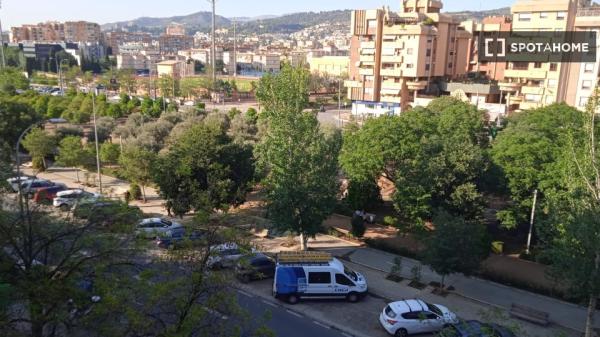 Se alquila habitación en piso compartido en Granada