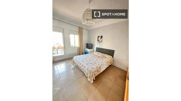 Chambre à louer dans un appartement partagé à Alicante