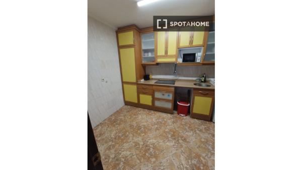 Alugo quarto em apartamento compartilhado em Oviedo