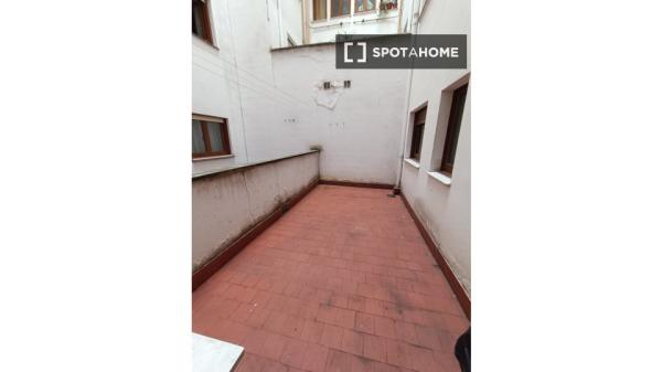 Room for rent in shared apartment in Oviedo