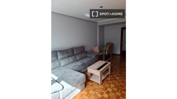 Alugo quarto em apartamento compartilhado em Oviedo