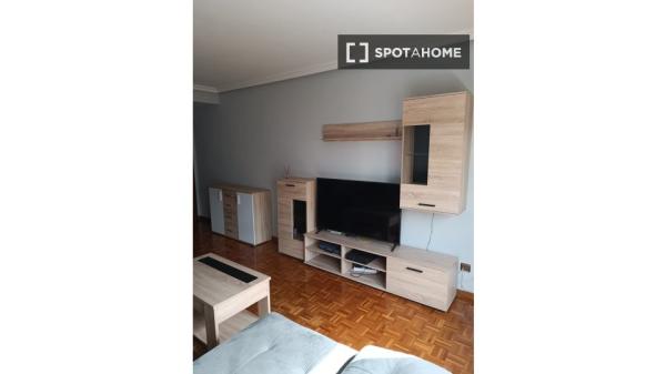 Alugo quarto em apartamento compartilhado em Oviedo