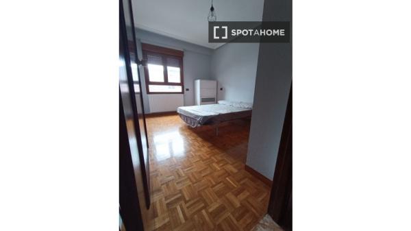 Chambre à louer dans un appartement partagé à Oviedo