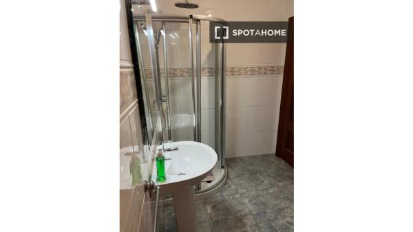 Room for rent in shared apartment in Huelva