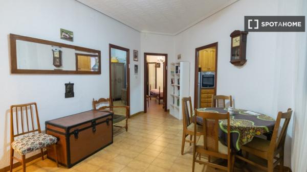 Piso de 3 habitaciones en València