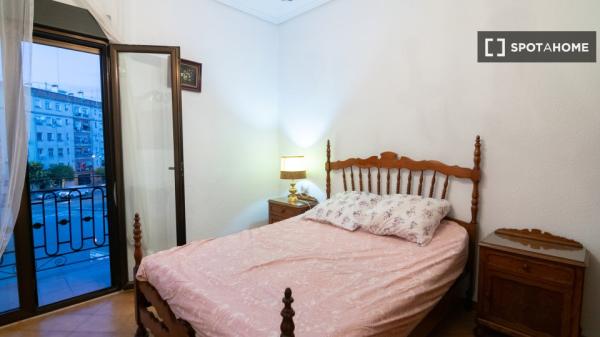 Piso de 3 habitaciones en València