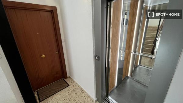 Se alquila habitación en piso compartido en Huelva