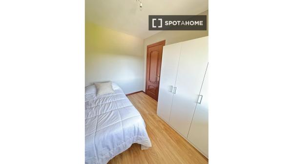 Room for rent in shared apartment in Valladolid