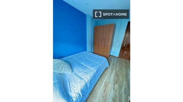 Room for rent in shared apartment in Valladolid