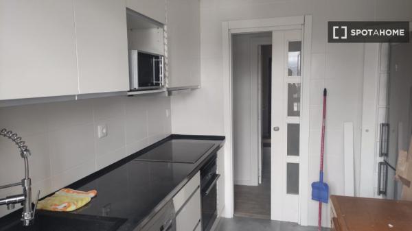 Alugo quarto em apartamento compartilhado em Pamplona