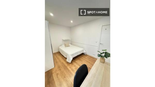 Alugo quarto em apartamento compartilhado em Pamplona