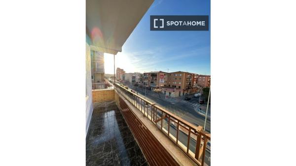 Se alquila habitación en piso compartido en Alicante