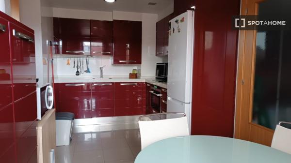 Room for rent in shared apartment in Pamplona