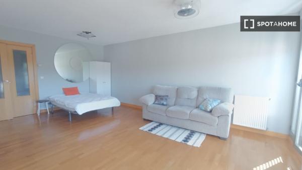 Room for rent in shared apartment in Pamplona