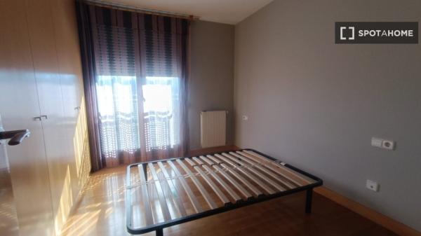 Room for rent in shared apartment in Pamplona