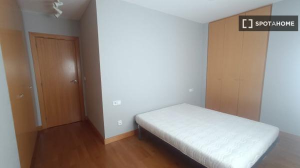 Room for rent in shared apartment in Pamplona