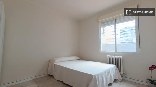 Room for rent in shared apartment in Pamplona