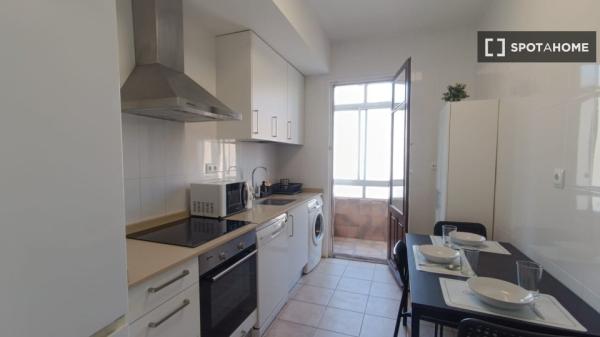 Room for rent in shared apartment in Pamplona