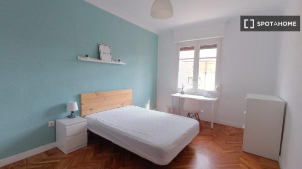 Room for rent in shared apartment in Pamplona