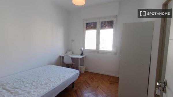 Chambre à louer dans un appartement partagé à Pampelune