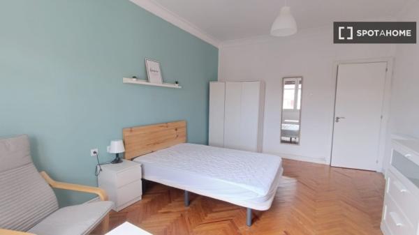 Chambre à louer dans un appartement partagé à Pampelune