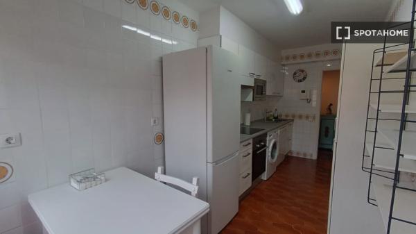 Alugo quarto em apartamento compartilhado em Pamplona