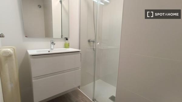 Room for rent in shared apartment in Pamplona