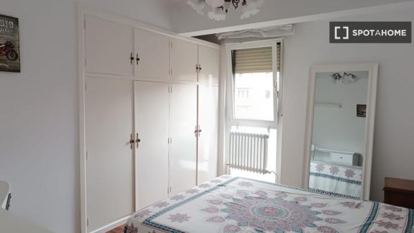 Chambre à louer dans un appartement partagé à Pampelune