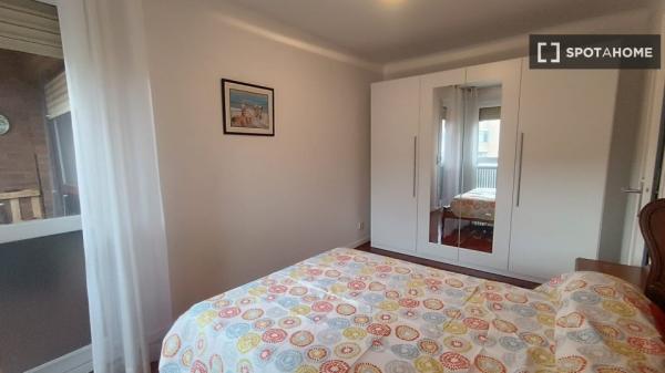 Alugo quarto em apartamento compartilhado em Pamplona