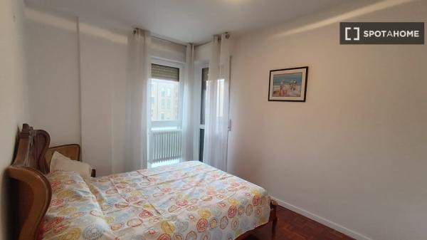 Alugo quarto em apartamento compartilhado em Pamplona